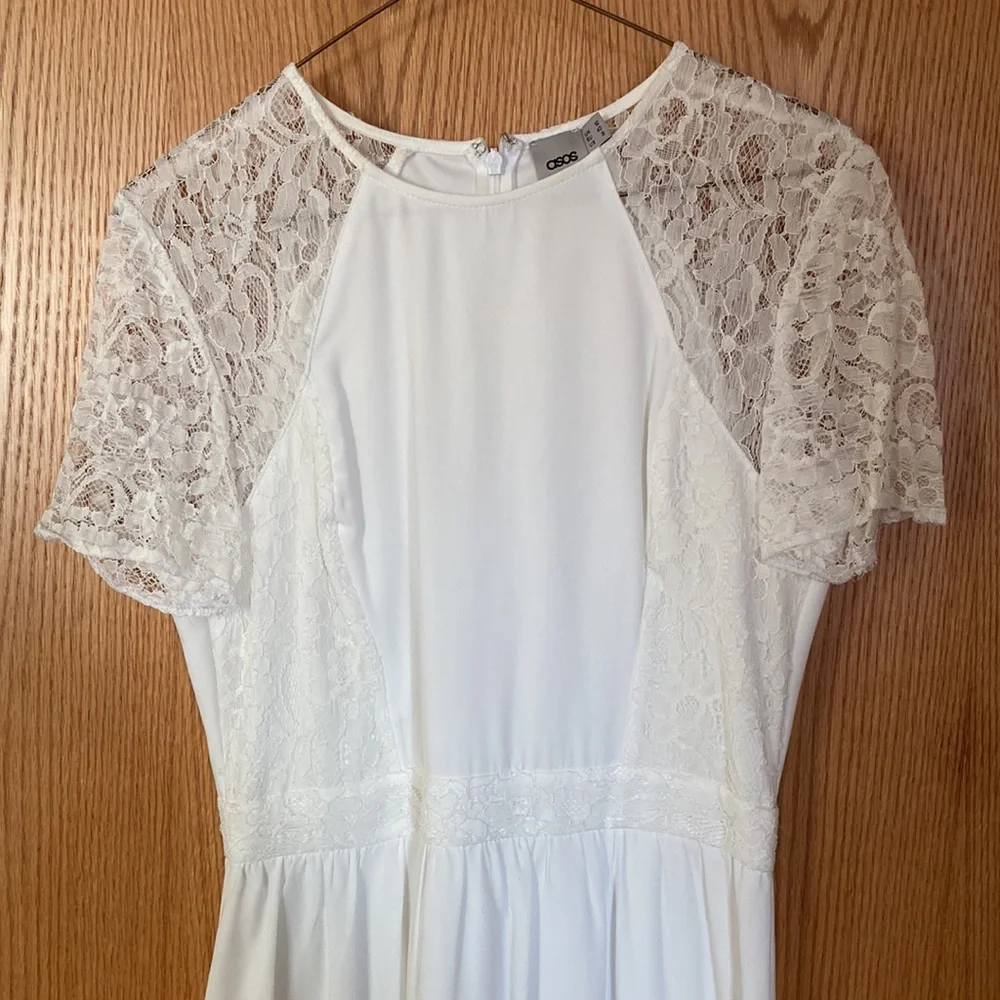 ASOS US Size 8 Flowy White Short Sleeved Dress w Lace Accents Falls Below Knee - Picture 2 of 8